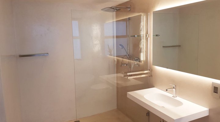 Modern Beach House With Pool & Jacuzzi