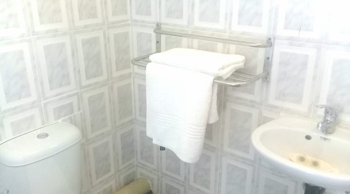 Chumluyatha Airport BnB 
