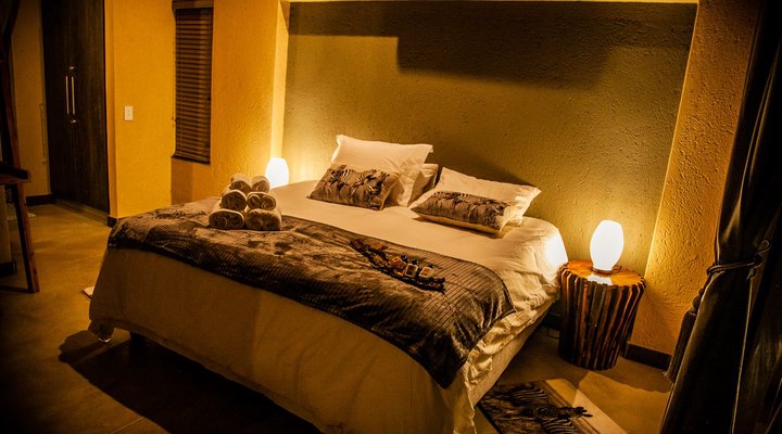 Emeveni Bush Lodge Among the Thorns