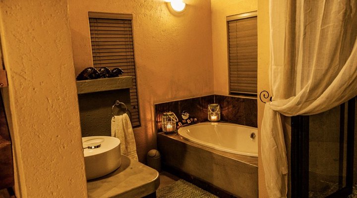 Emeveni Bush Lodge Among the Thorns