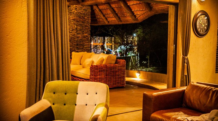 Emeveni Bush Lodge Among the Thorns