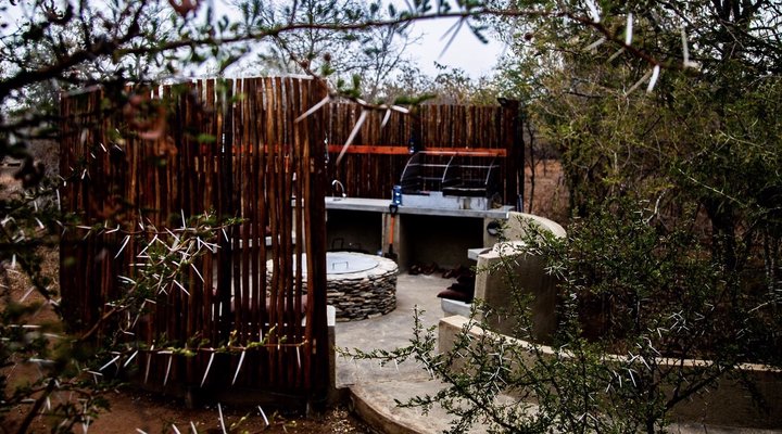 Emeveni Bush Lodge Among the Thorns