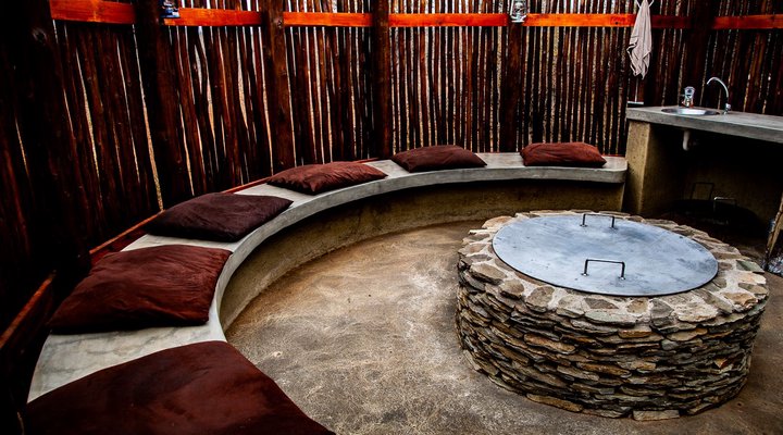 Emeveni Bush Lodge Among the Thorns