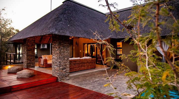 Emeveni Bush Lodge Among the Thorns