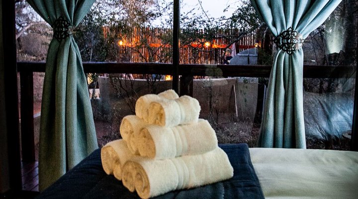 Emeveni Bush Lodge Among the Thorns