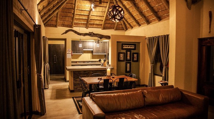 Emeveni Bush Lodge Among the Thorns