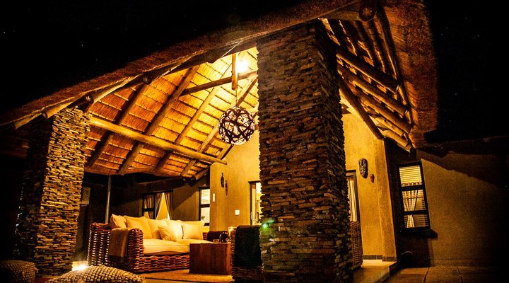 Emeveni Bush Lodge Among the Thorns