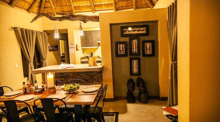 Emeveni Bush Lodge Among the Thorns