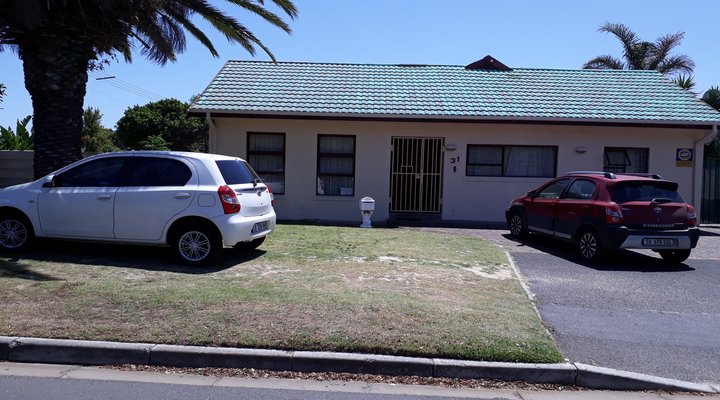 DJ'S B&B in Table View Cape Town