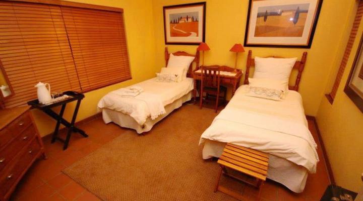 O Live Life Guest House - La Rochelle Farm