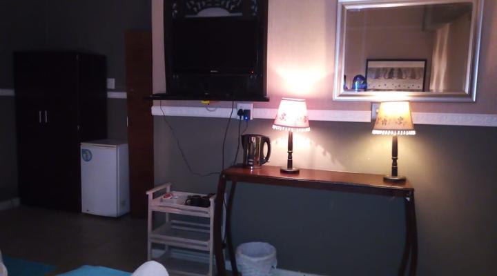 Bread & Barrel Bellville Guesthouse