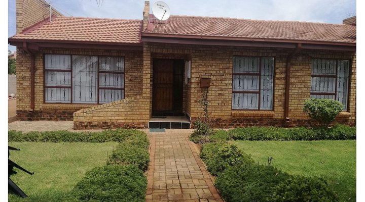 Lott's Place Guest House