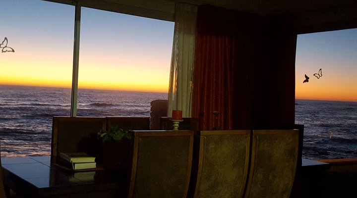 Elegant Seafront Apartment at Mall
