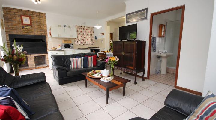 Xanske's Place with Wood fired Hot Tub