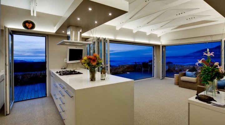 Beach House On The Rocks