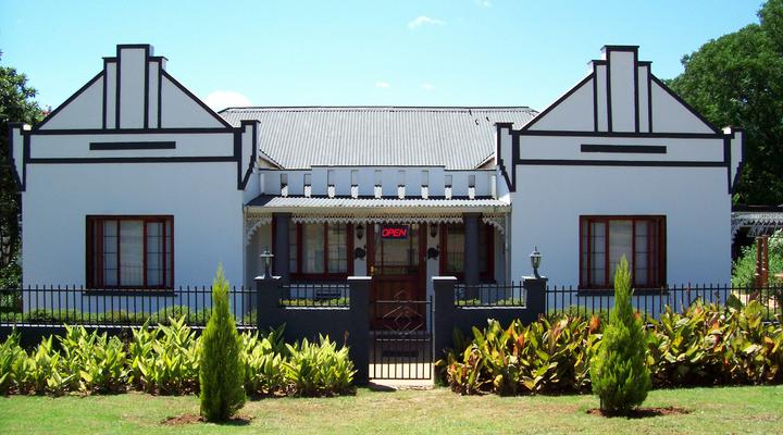 Villa Luca Guest House & Chalets