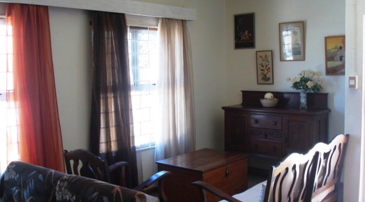 Beach House Accommodation - Port McDougall