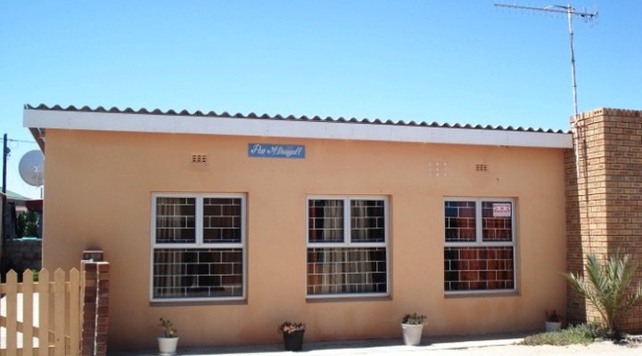 Beach House Accommodation - Port McDougall