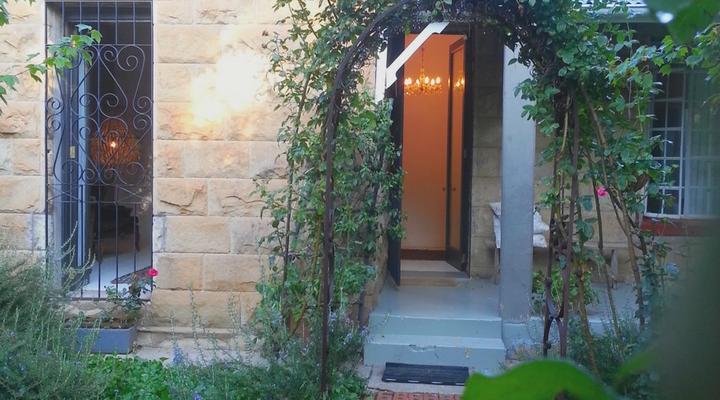 Living Life Station House