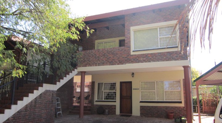 Koffie-en-Katel/Bedstead 'n Coffee