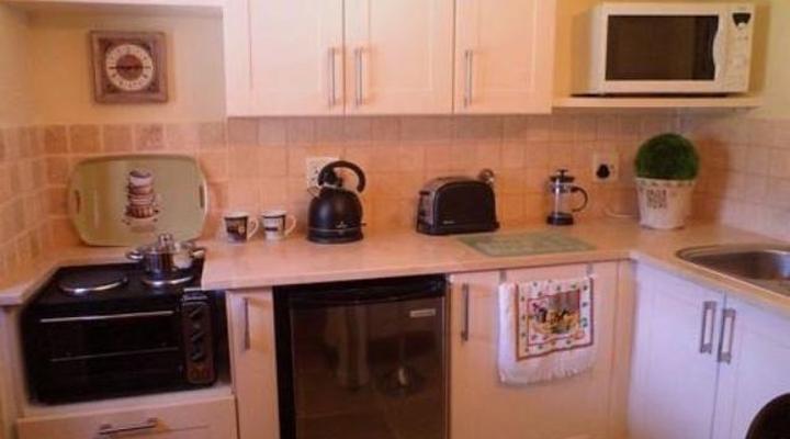 Constantia Thatch Lodge