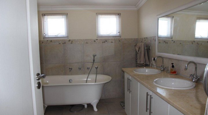 Lagoon Views on Thesen Islands