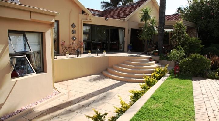 44 on Livingstone Guest House