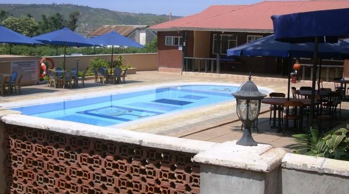 Le Savanna Country Lodge and Hotel