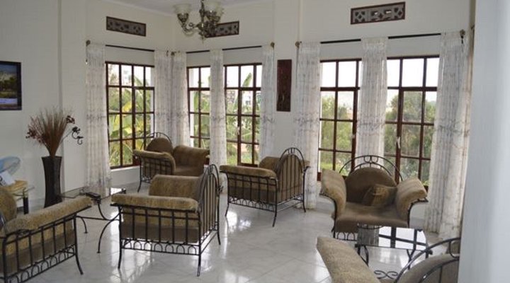 Golf Hills Residence