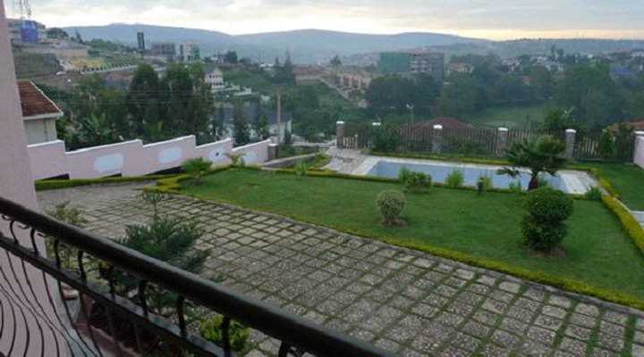 Golf Hills Residence