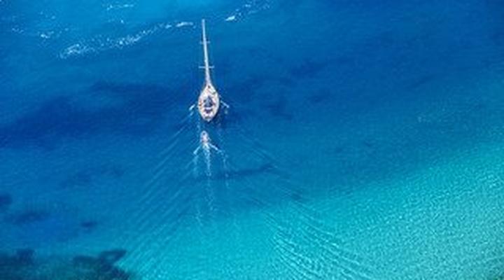 Mr & Mrs White Paros