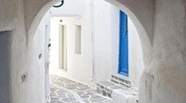 Mr & Mrs White Paros