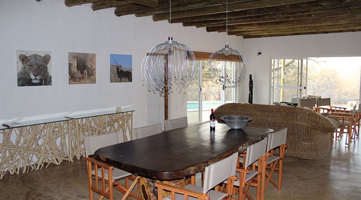 Leeus Villa