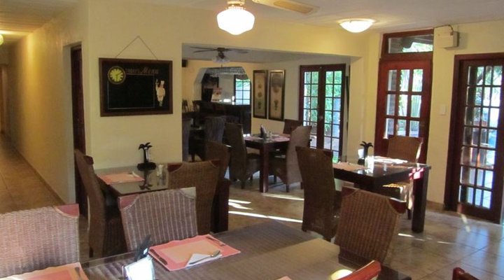 Villa Palmeira Guesthouse