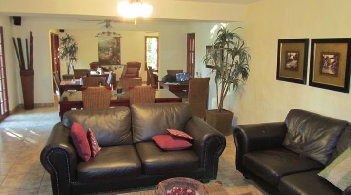 Villa Palmeira Guesthouse