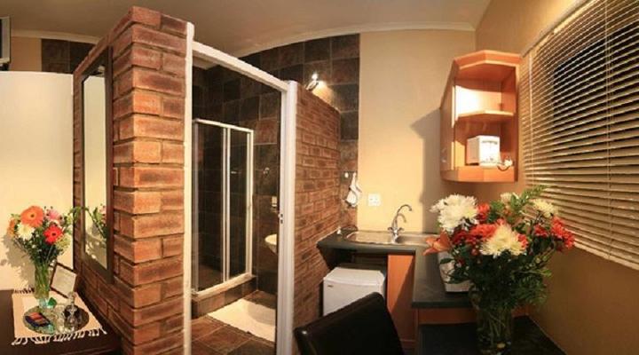 Africa Breeze Bed and Breakfast