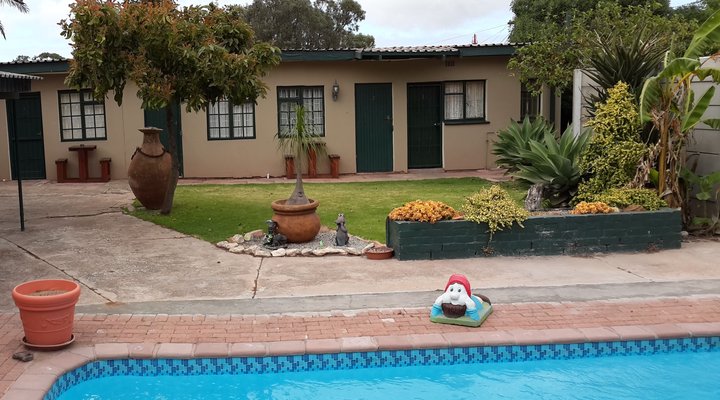 Nina's Pancake & Guest House