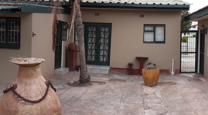 Nina's Pancake & Guest House