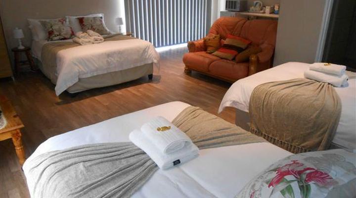 The Palms Gastehuise/Guesthouse