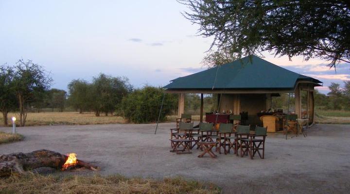 Whistling Thorn Tented Camp