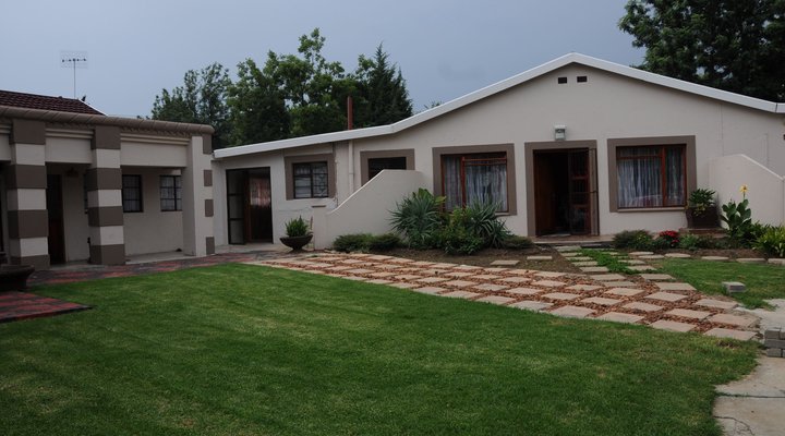 Tuskers Bed and Breakfast