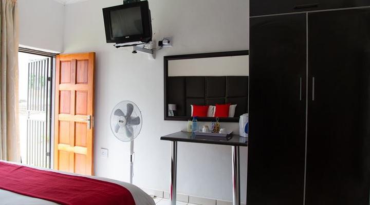 Leamogetswe Sleep and Go Cottage