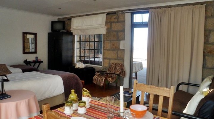 Twin Oaks Guest Farm