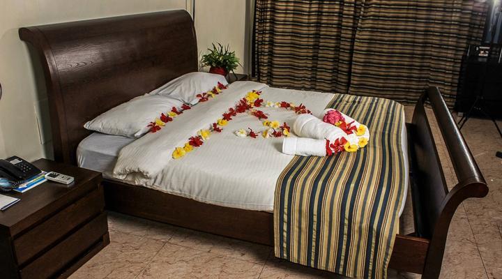 Sai Rock Beach Hotel