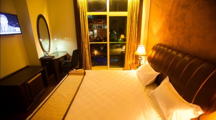 Monarch Hotel