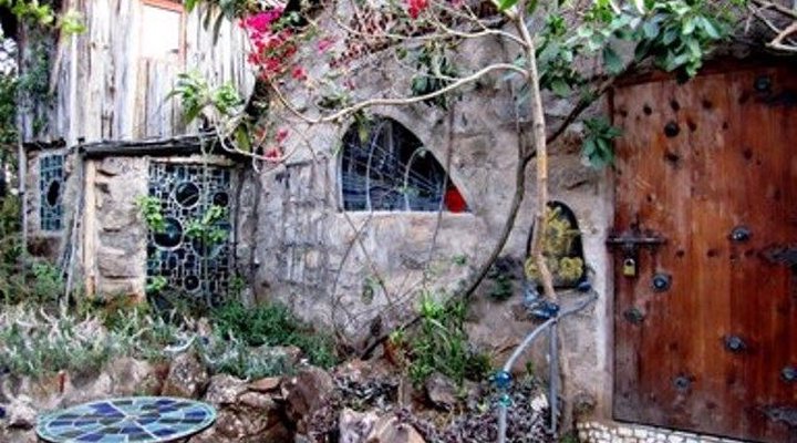 Pool House and Basement Flat