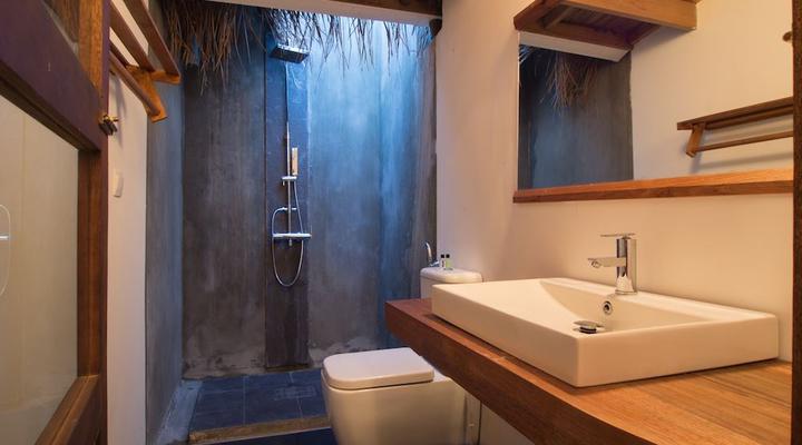 Maldives Oceanic Village