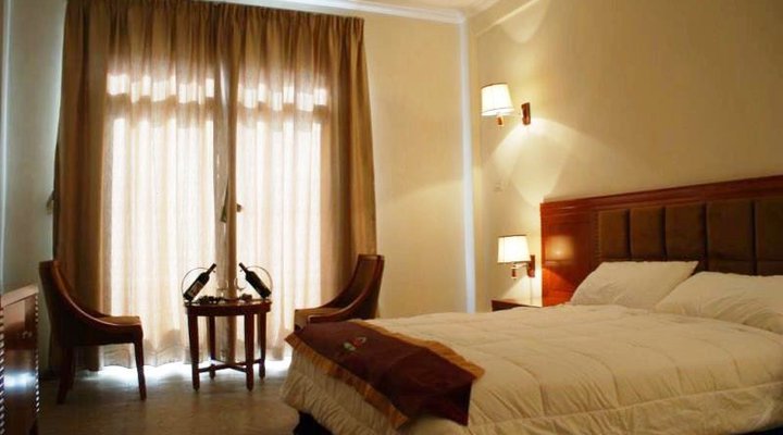 Ararat Hotel