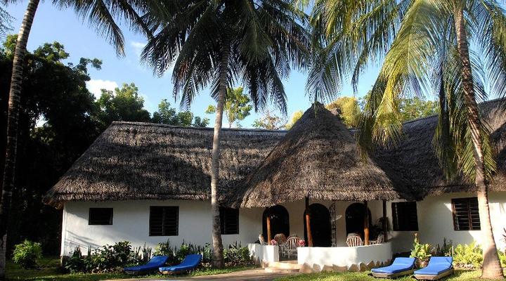 Driftwood Beach Club Hotel