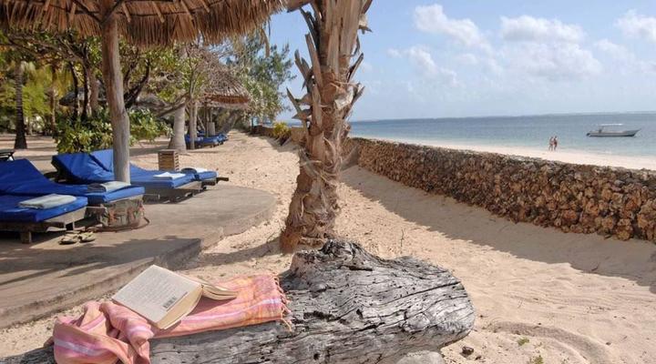 Driftwood Beach Club Hotel